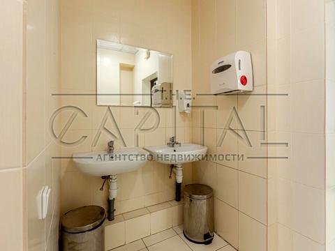 комерційна за адресою Голосіївська вул., 42
