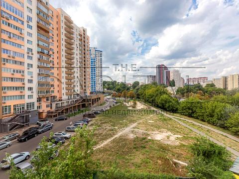 комерційна за адресою Голосіївська вул., 42