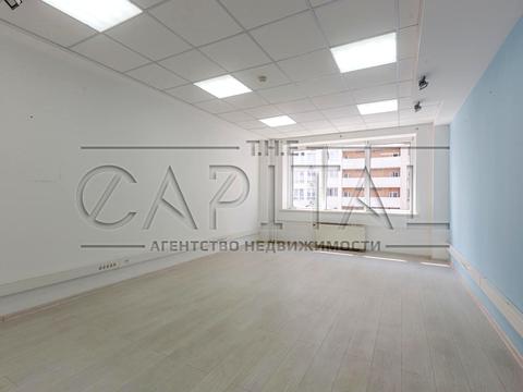 комерційна за адресою Голосіївська вул., 42