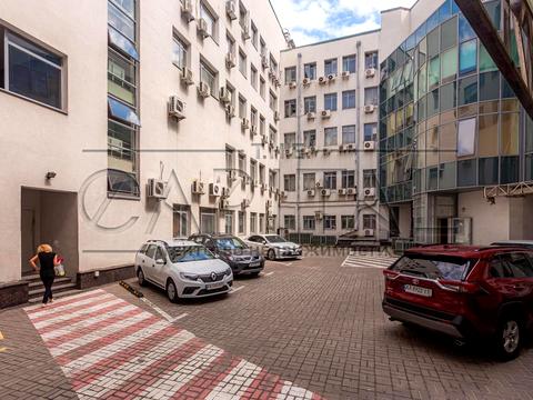 комерційна за адресою Голосіївська вул., 42