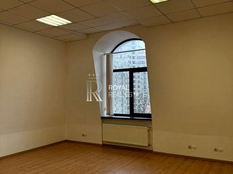 комерційна за адресою вул. Софіївська, 18