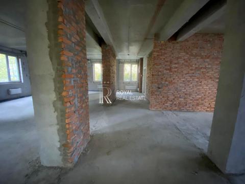 комерційна за адресою Воскресенська вул., 18