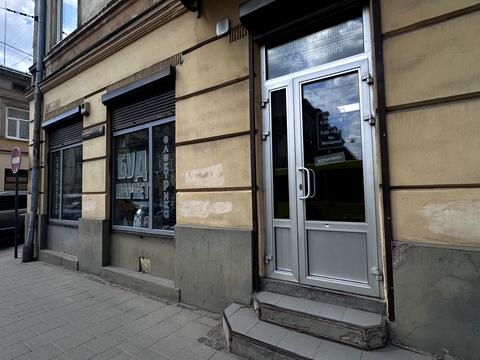 комерційна за адресою Личаківська вул. (), 15