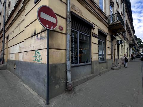 комерційна за адресою Личаківська вул. (), 15
