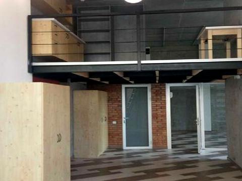 комерційна за адресою Зарічна вул., 1-Б