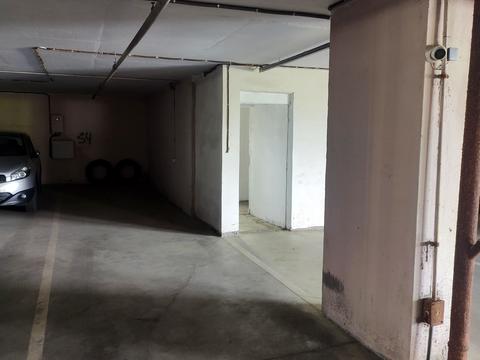 паркомісце за адресою Драгоманова вул., 1-н