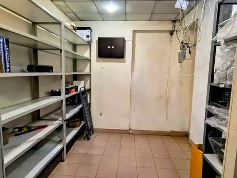 комерційна за адресою Володимира Мономаха вул. (Московська), 8