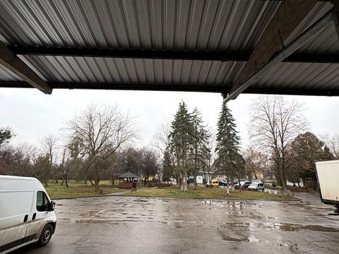 комерційна за адресою Максимовича вул., 8