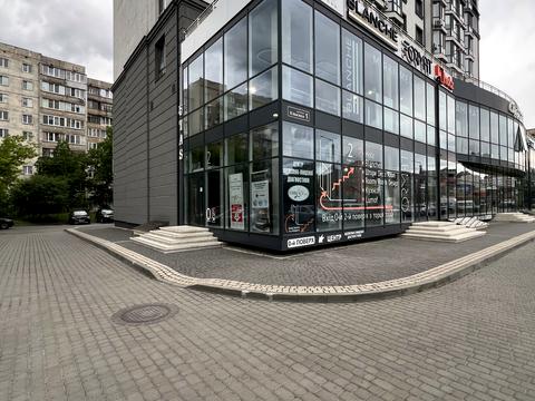 комерційна за адресою Володимира Івасюка вул., 1