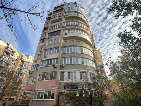 квартира за адресою Зоопаркова вул., 1