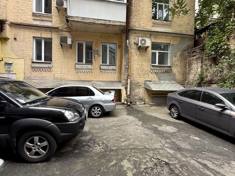 комерційна за адресою Шота Руставелі вул., 20-Б