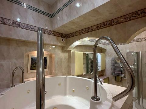 квартира за адресою Академіка Богомольця вул., 5