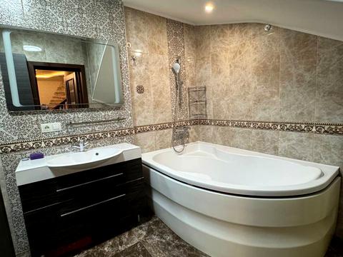 квартира по адресу Степана Бандери ул., 40