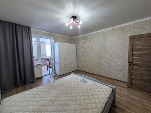 квартира за адресою Євгена Чикаленка вул., (Будинок)
