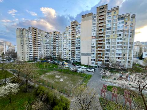 квартира за адресою Анни Ахматової вул., 6