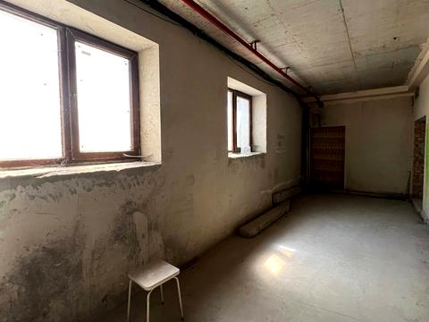 комерційна за адресою Володимира Івасюка вул., 7