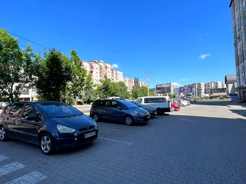 комерційна за адресою Володимира Івасюка вул., 7