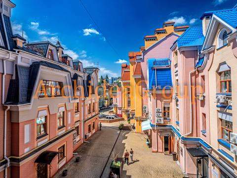 комерційна за адресою Воздвиженська вул., 22