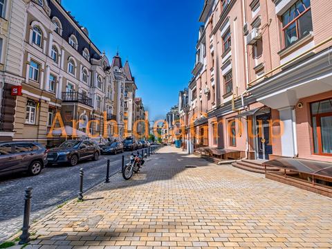 комерційна за адресою Воздвиженська вул., 22
