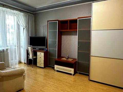квартира за адресою Довженка вул., 8