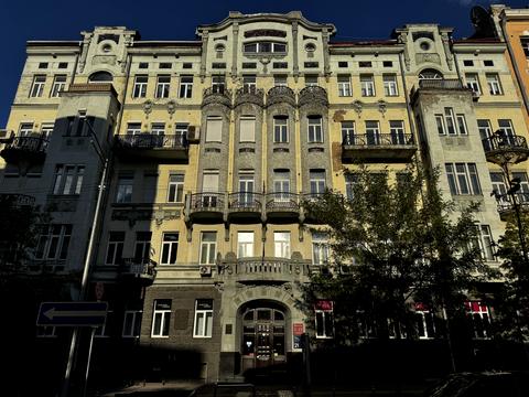 комерційна за адресою Євгена Чикаленка вул. (Пушкінська), 21