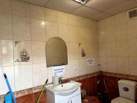 комерційна за адресою Івана Левинського вул., 3а