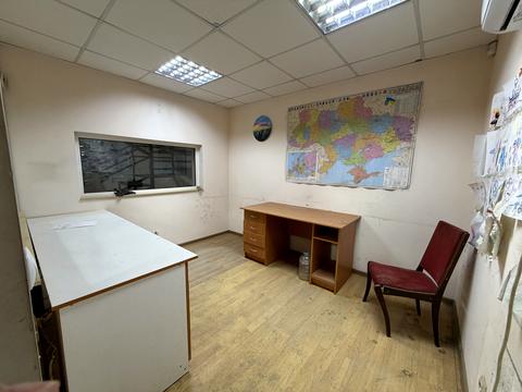 комерційна за адресою Івана Левинського вул., 3а