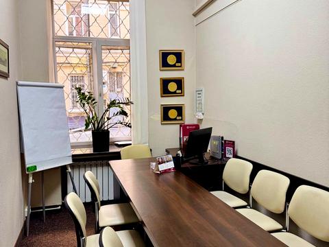 комерційна за адресою Євгена Чикаленка вул. (Пушкінська), 21