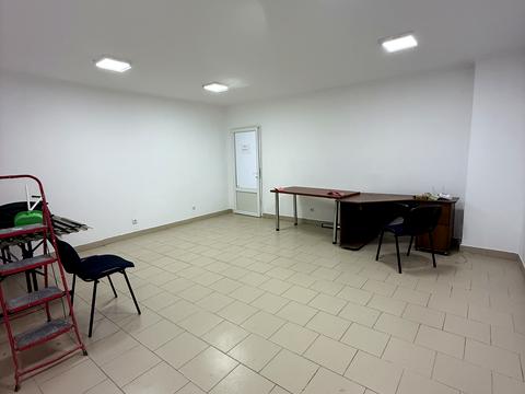 комерційна за адресою Тролейбусна вул., 15-А