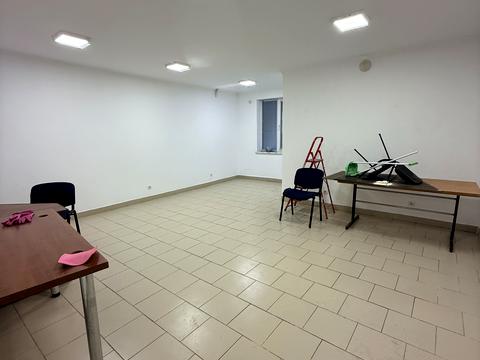 комерційна за адресою Тролейбусна вул., 15-А