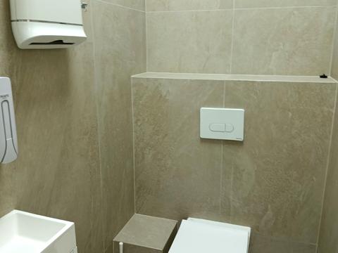 комерційна за адресою Університетська вул., 25