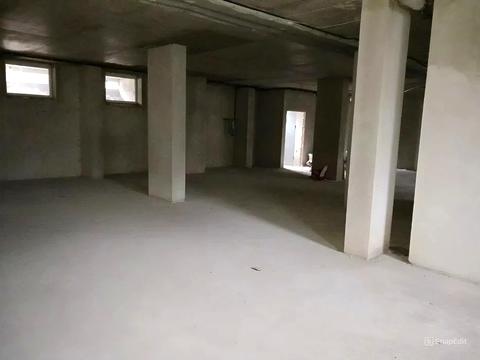комерційна за адресою Сніжна вул., 52