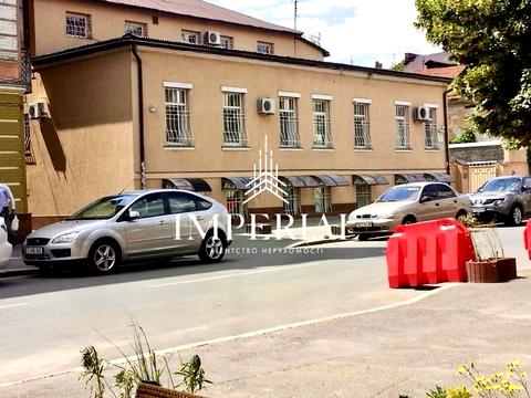 комерційна за адресою Волоська вул., 3