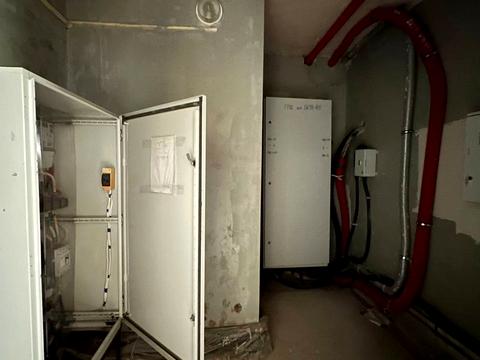 комерційна за адресою Володимира Івасюка вул., 7