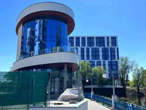 комерційна за адресою Центральна вул., 21-А