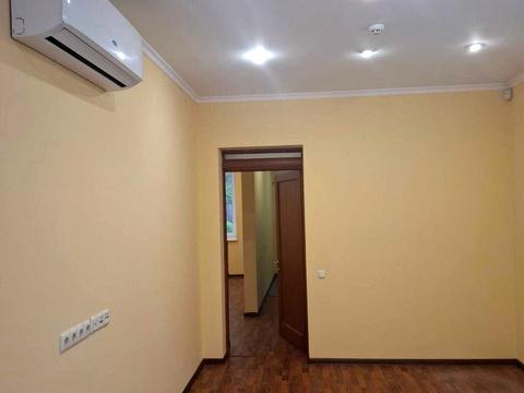 комерційна за адресою Прорізна вул., 13