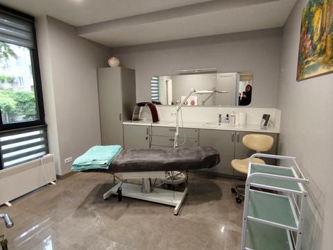 комерційна за адресою Андрія Гулого-Гуленка вул. (Віце-адмірала Азарова), 6