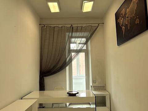 комерційна за адресою Саксаганського вул., 42
