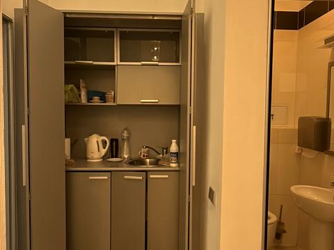 комерційна за адресою Саксаганського вул., 42