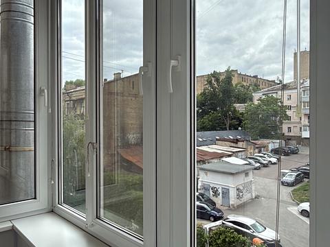комерційна за адресою Саксаганського вул., 42