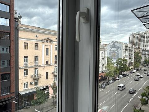 комерційна за адресою Саксаганського вул., 42