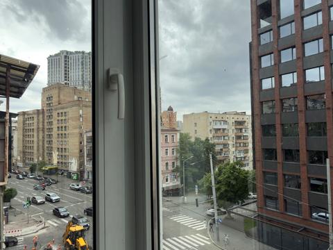комерційна за адресою Саксаганського вул., 42