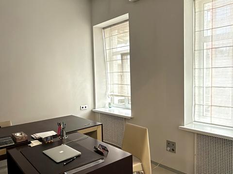 комерційна за адресою Саксаганського вул., 42