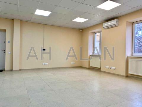 комерційна за адресою Юрківська вул., 28