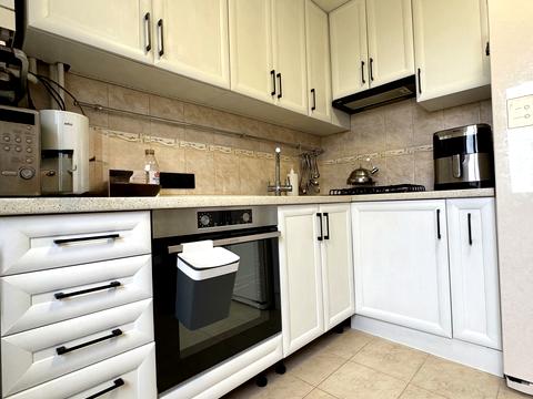 квартира за адресою Курсанта Єськова вул., 6 корпус 1
