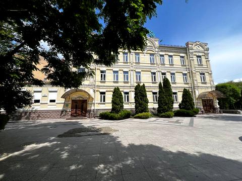 комерційна за адресою Костянтинівська вул., 32б