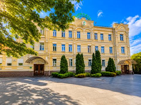 комерційна за адресою Костянтинівська вул., 32б