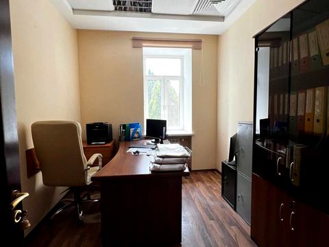 комерційна за адресою Костянтинівська вул., 32б