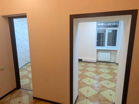 комерційна за адресою Кропивницького вул., 18