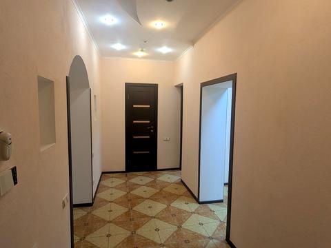 комерційна за адресою Кропивницького вул., 18